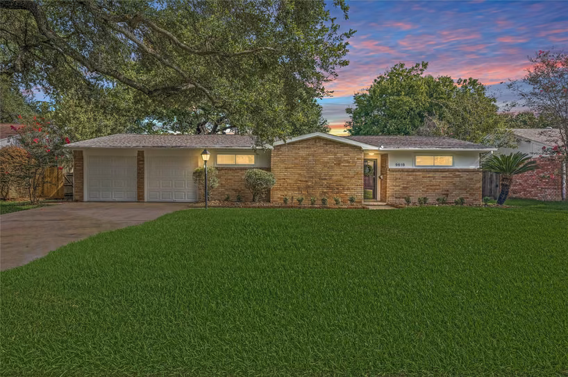 Photo 2 of 9618 Highmeadow Drive, Houston, TX