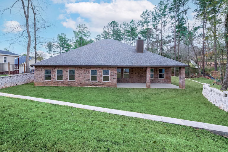 Photo 2 of 1920 Rollingwood Drive, Huntsville, TX