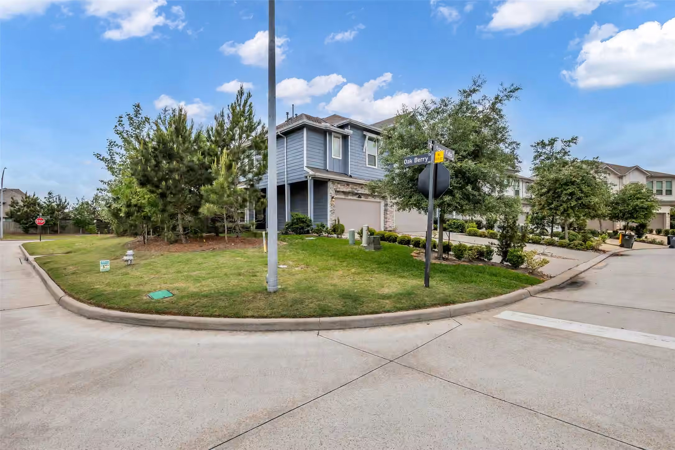 Photo 4 of 662 Aspen Falls Court, Conroe, TX