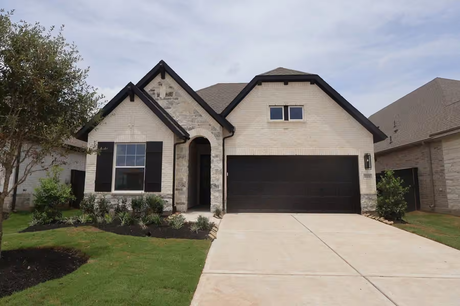 Photo 2 of 222 Mandarin Mist Street, Richmond, TX