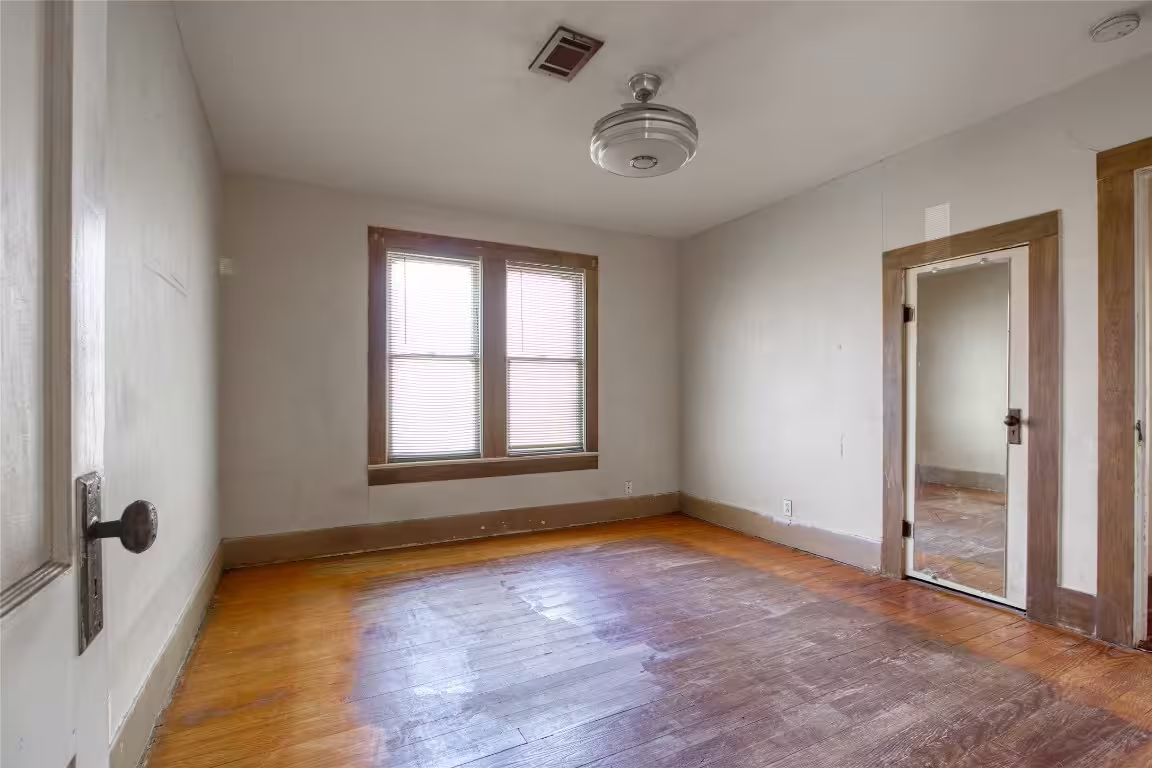 Photo 6 of 209 Avenue H, Van Vleck, TX