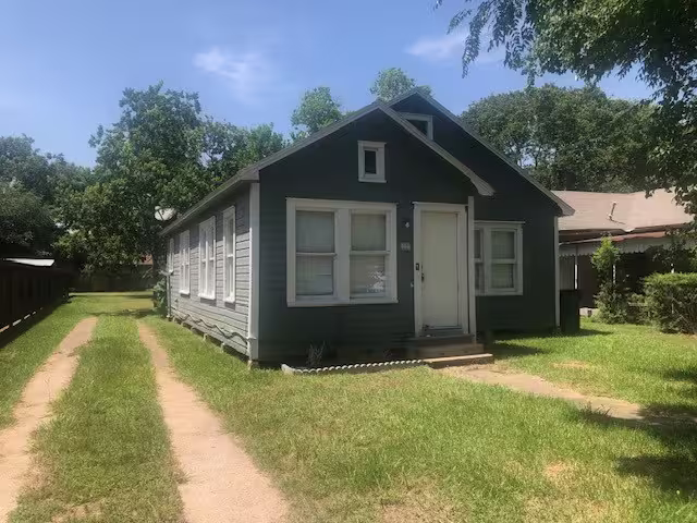 Photo 2 of 603 Lundy Street, El Campo, TX