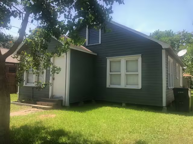 Photo 3 of 603 Lundy Street, El Campo, TX