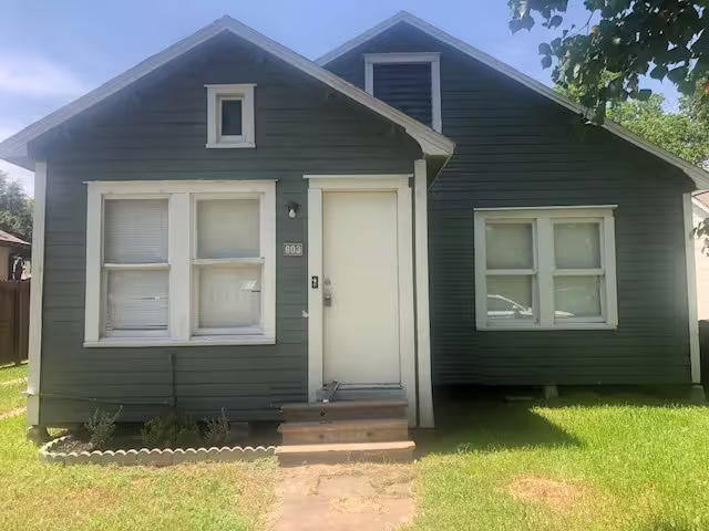 Photo 4 of 603 Lundy Street, El Campo, TX
