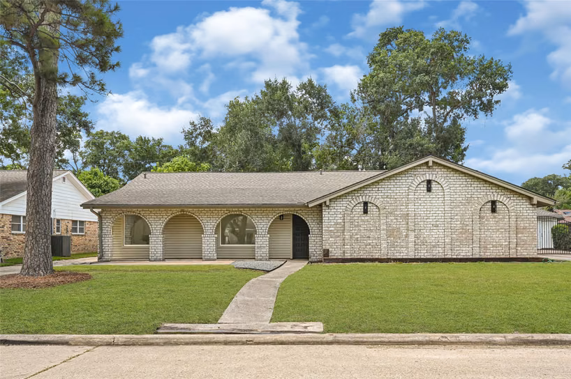 Photo 2 of 11306 Valley Spring Drive, Houston, TX