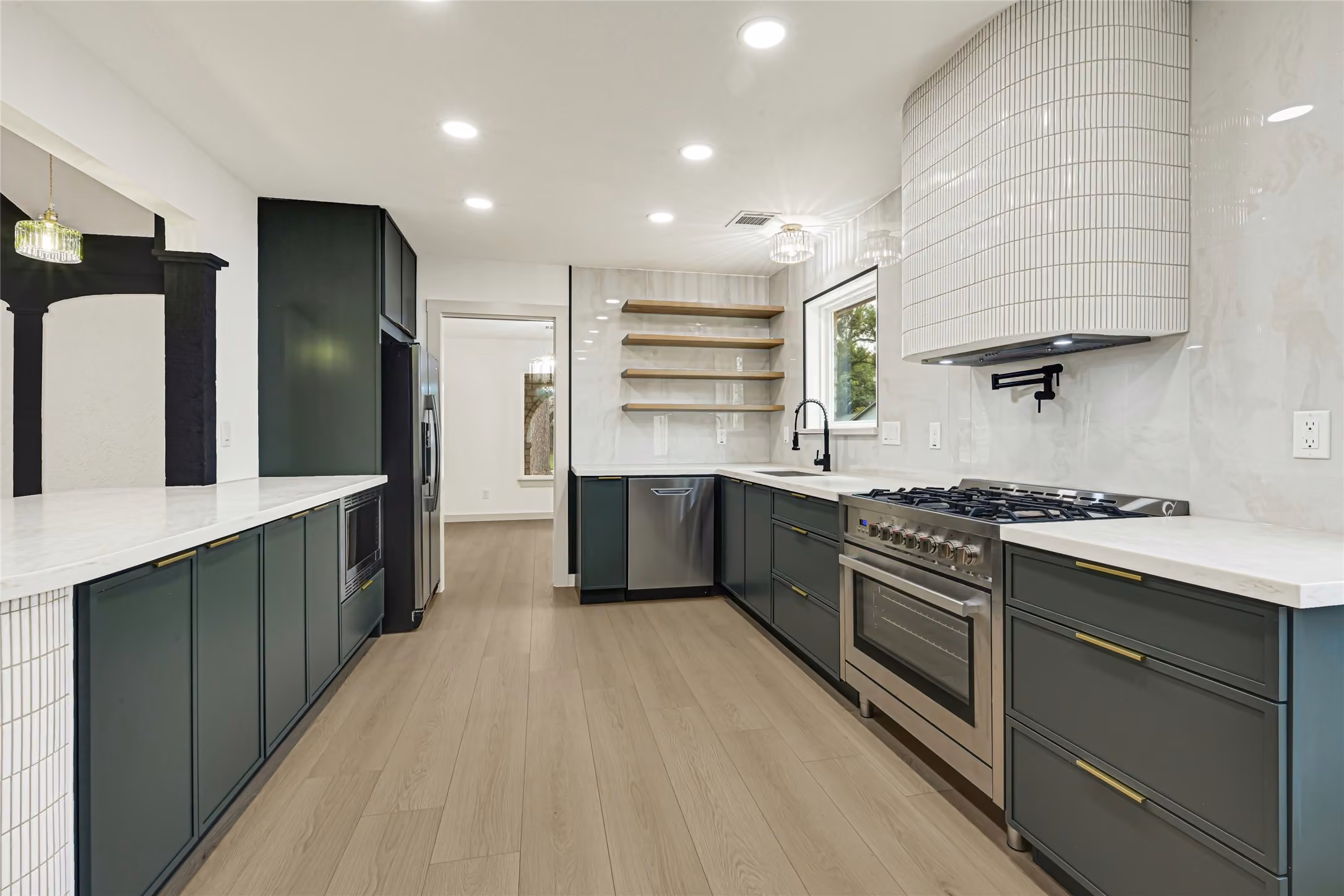 Photo 5 of 11306 Valley Spring Drive, Houston, TX