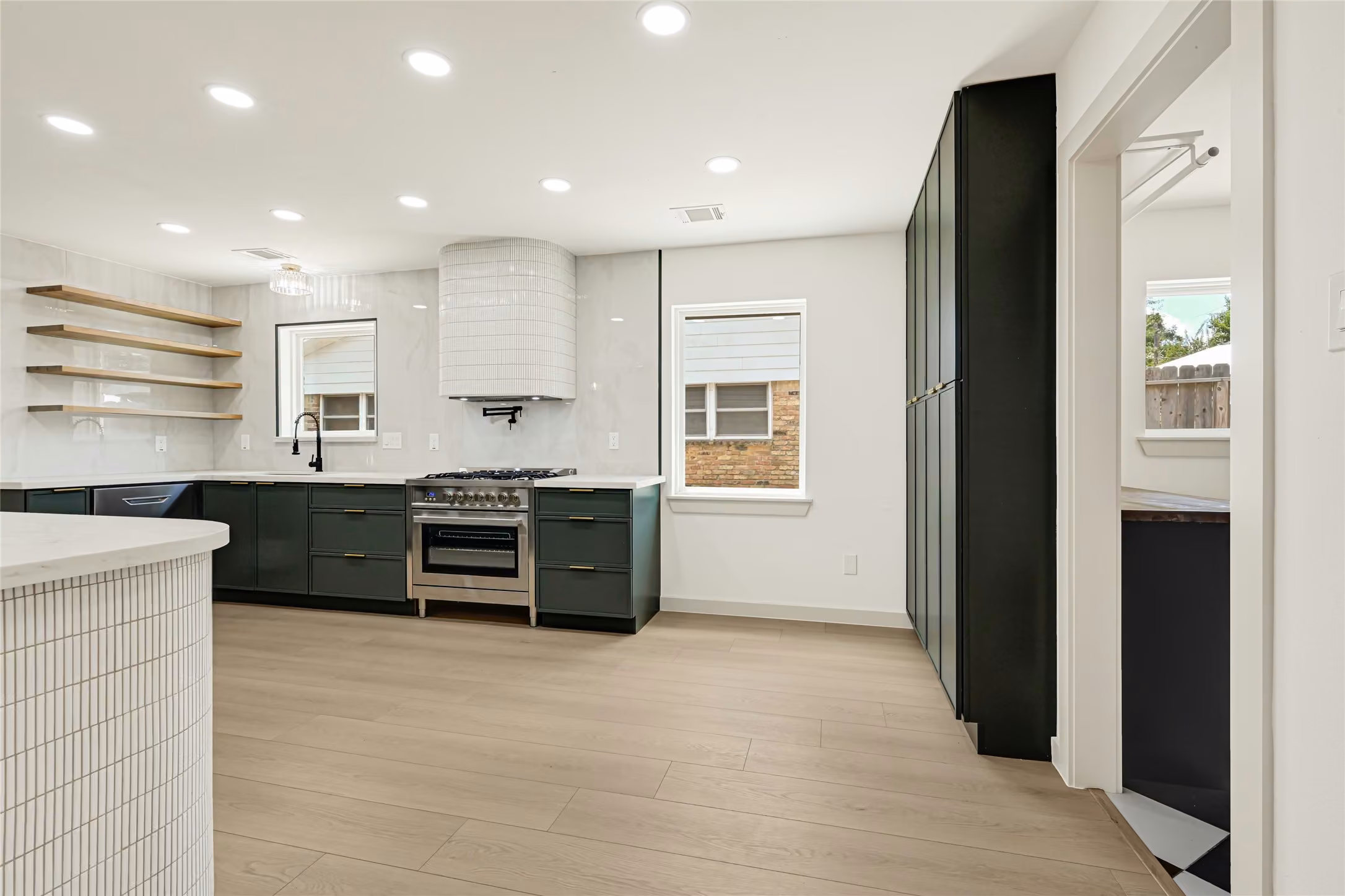 Photo 7 of 11306 Valley Spring Drive, Houston, TX