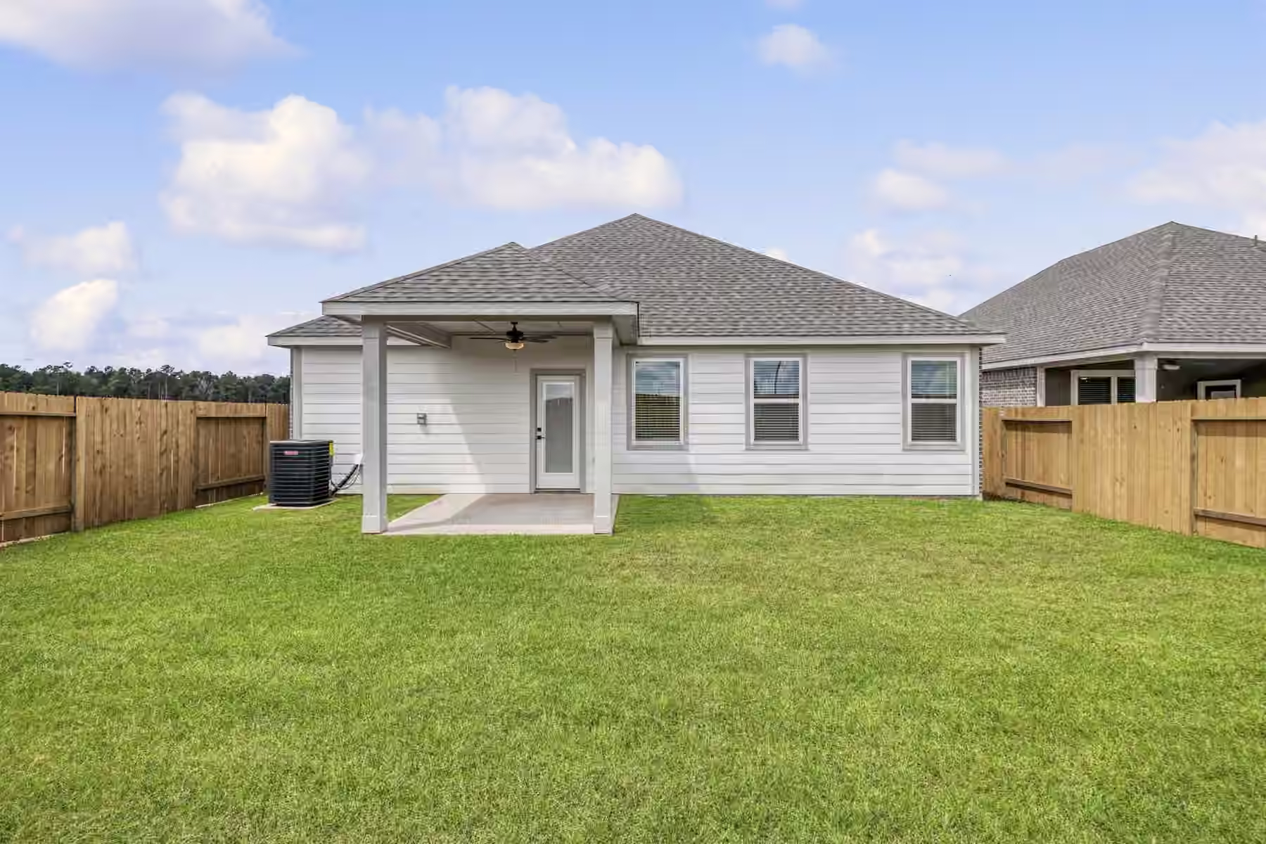 Photo 2 of 15634 Honey Cove Drive, Conroe, TX