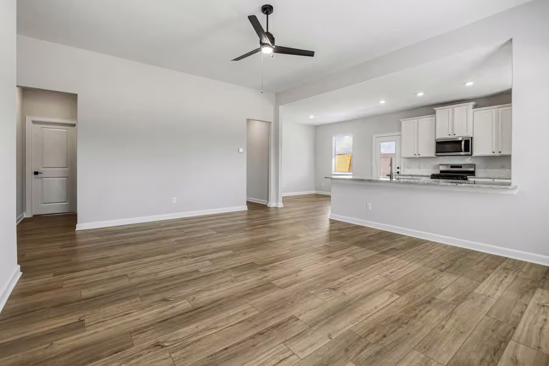Photo 5 of 15634 Honey Cove Drive, Conroe, TX