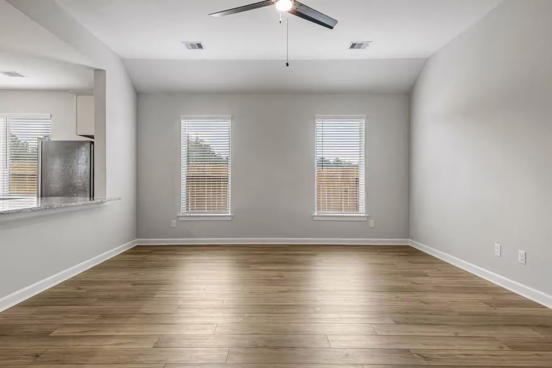 Photo 6 of 15634 Honey Cove Drive, Conroe, TX