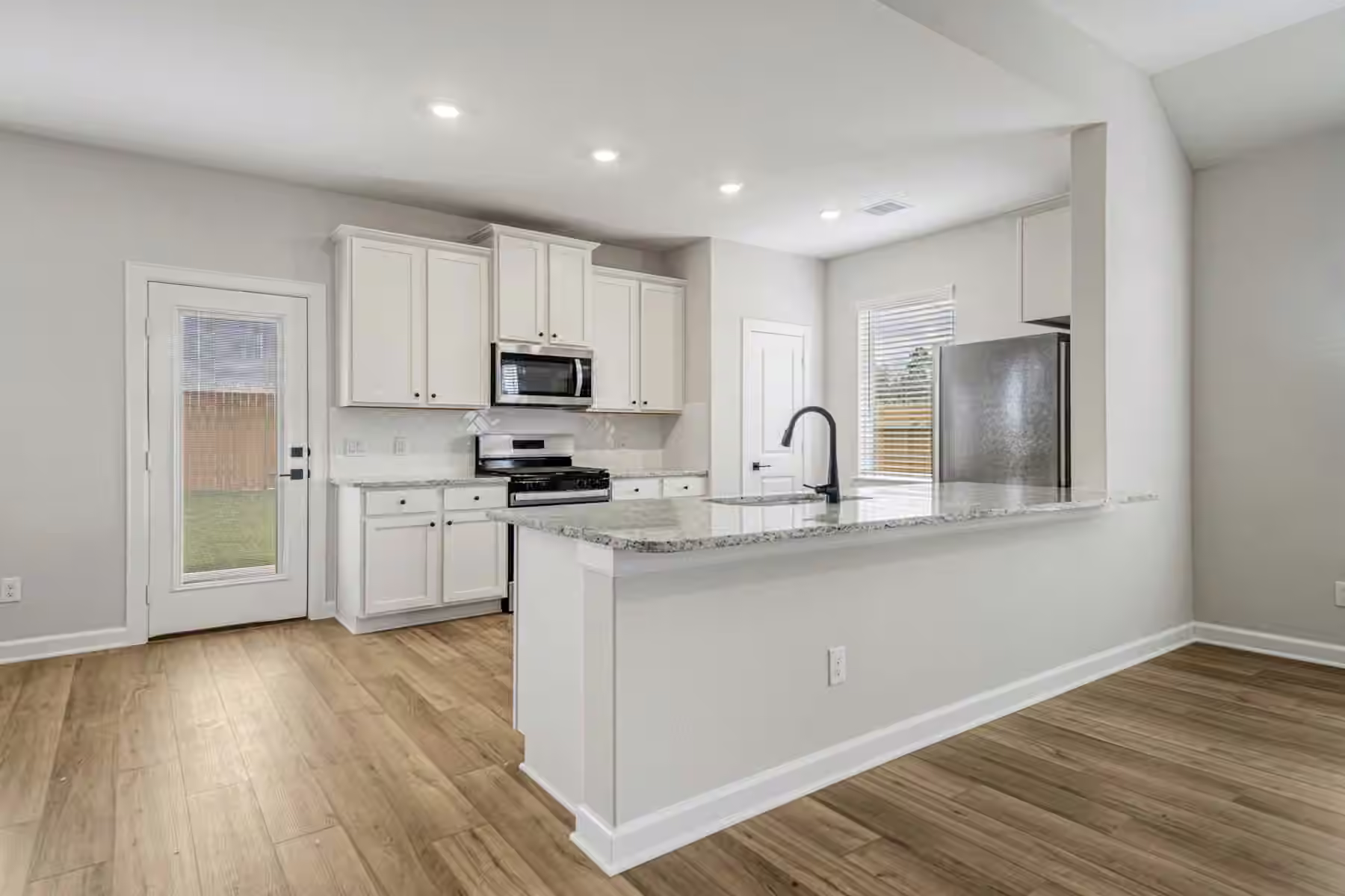 Photo 7 of 15634 Honey Cove Drive, Conroe, TX