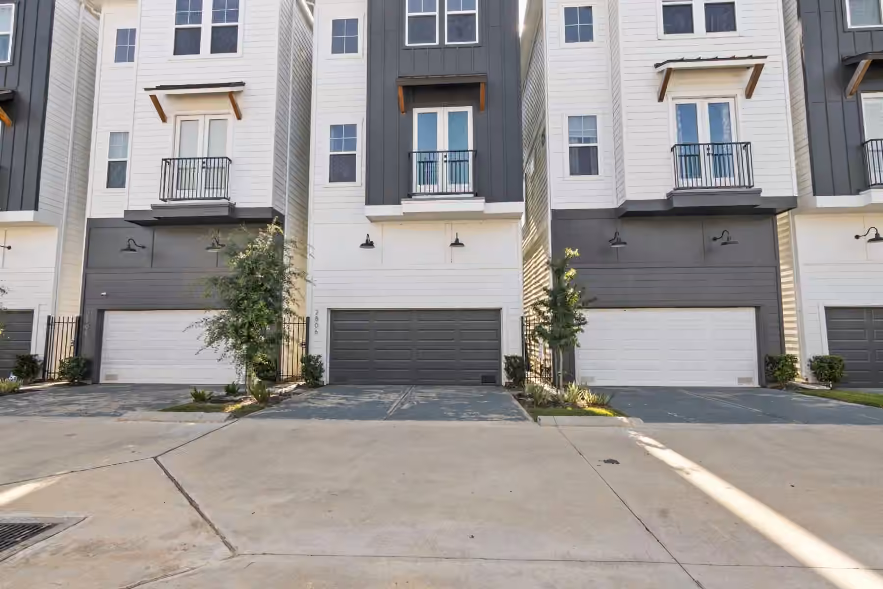 Photo 3 of 2806 Versailles Oak Lane, Houston, TX