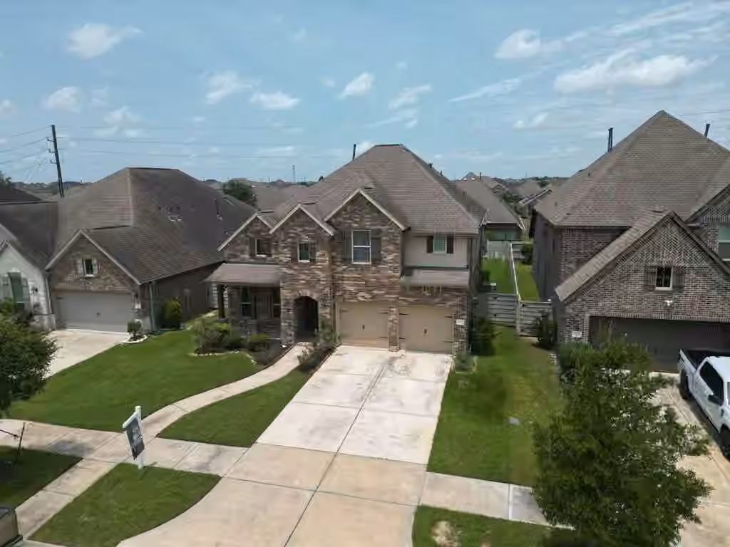 Photo 2 of 4318 Bayberry Ridge Lane, Manvel, TX