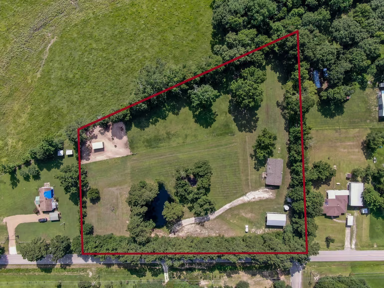 Photo 3 of 17055 Rogers Road, Willis, TX