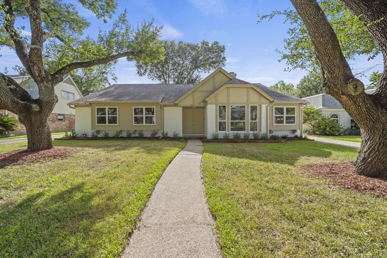 Photo 2 of 2931 Kevin Lane, Houston, TX