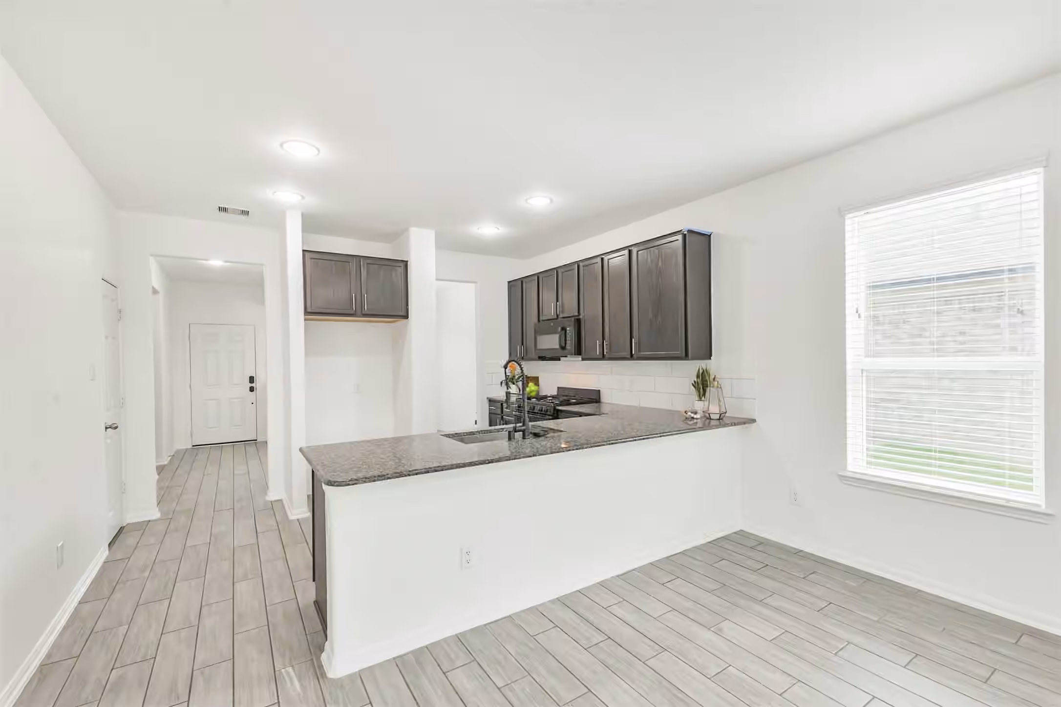 Photo 6 of 2824 Beech River Court, Conroe, TX