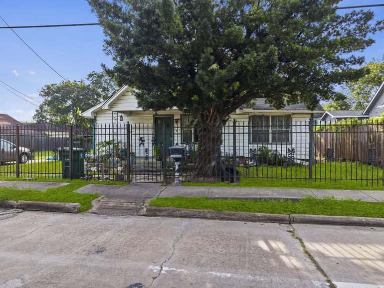 Photo 2 of 5604 Elysian Street, Houston, TX