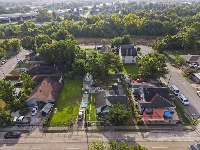 Photo 5 of 5604 Elysian Street, Houston, TX