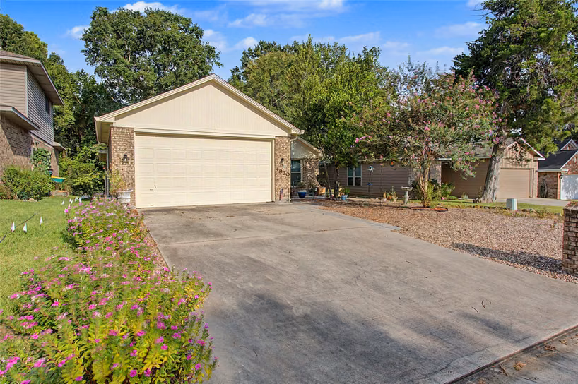 Photo of 4930 Pleasure Lake Lane, Willis, TX 77318