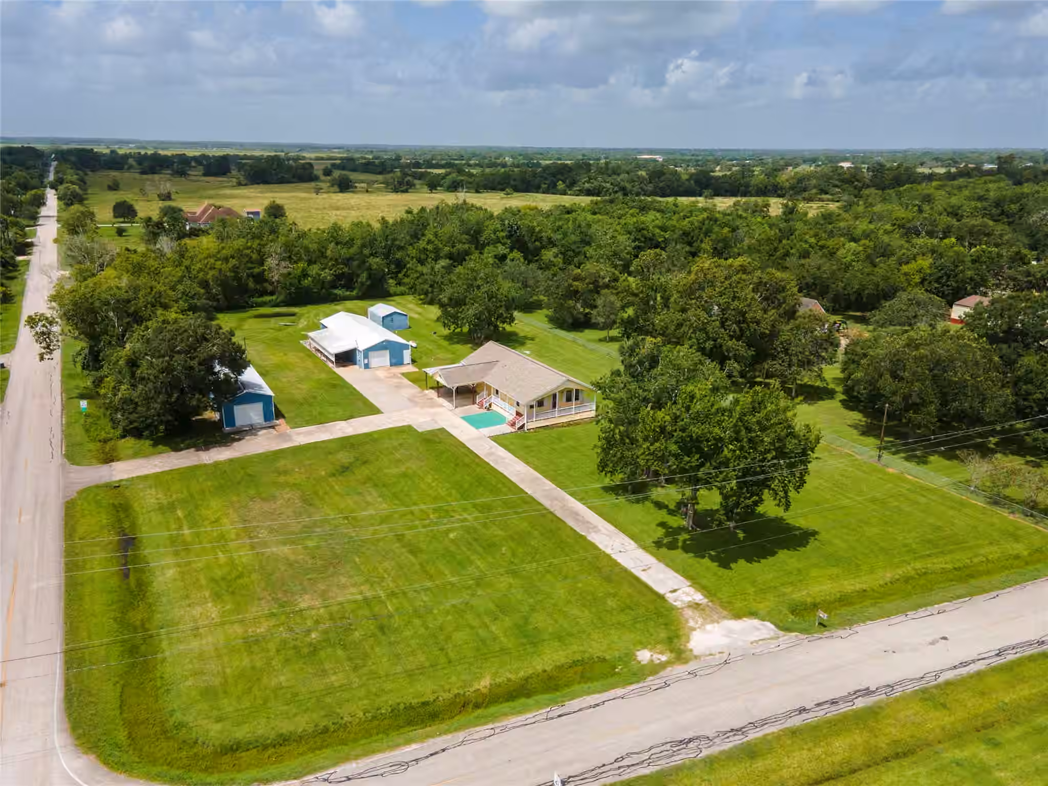Photo of 5710 County Road 166, Alvin, TX 77511