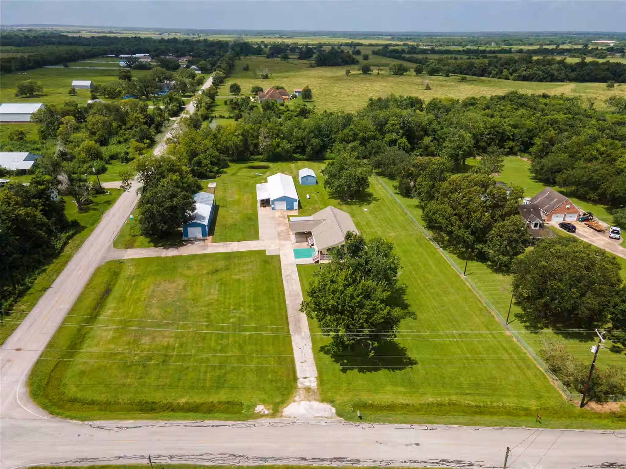Photo 4 of 5710 County Road 166, Alvin, TX
