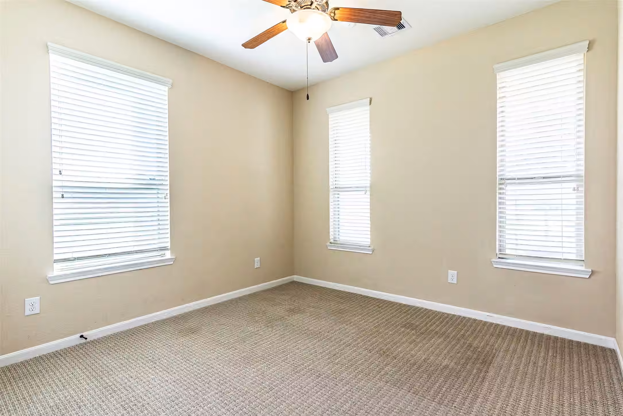 Photo 6 of 2833 Mezzomonte Lane, League City, TX