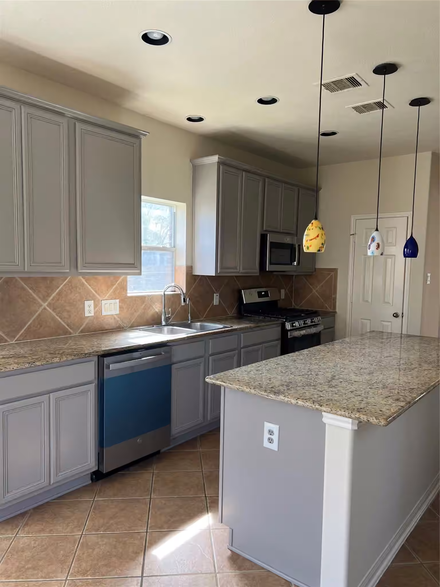 Photo 6 of 902 Brandy Street, Stafford, TX
