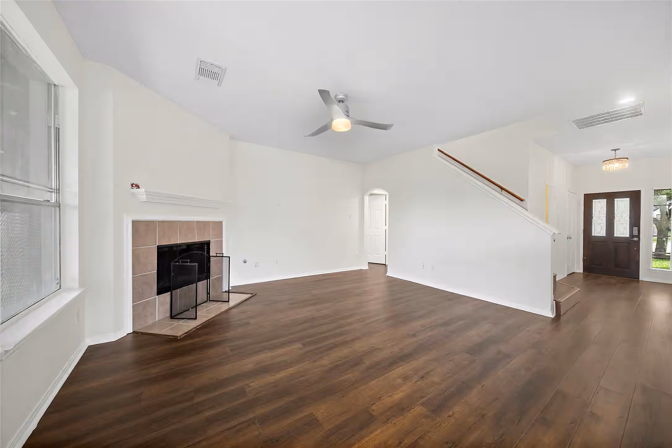 Photo 3 of 3122 Glen Cullen Lane, Pearland, TX