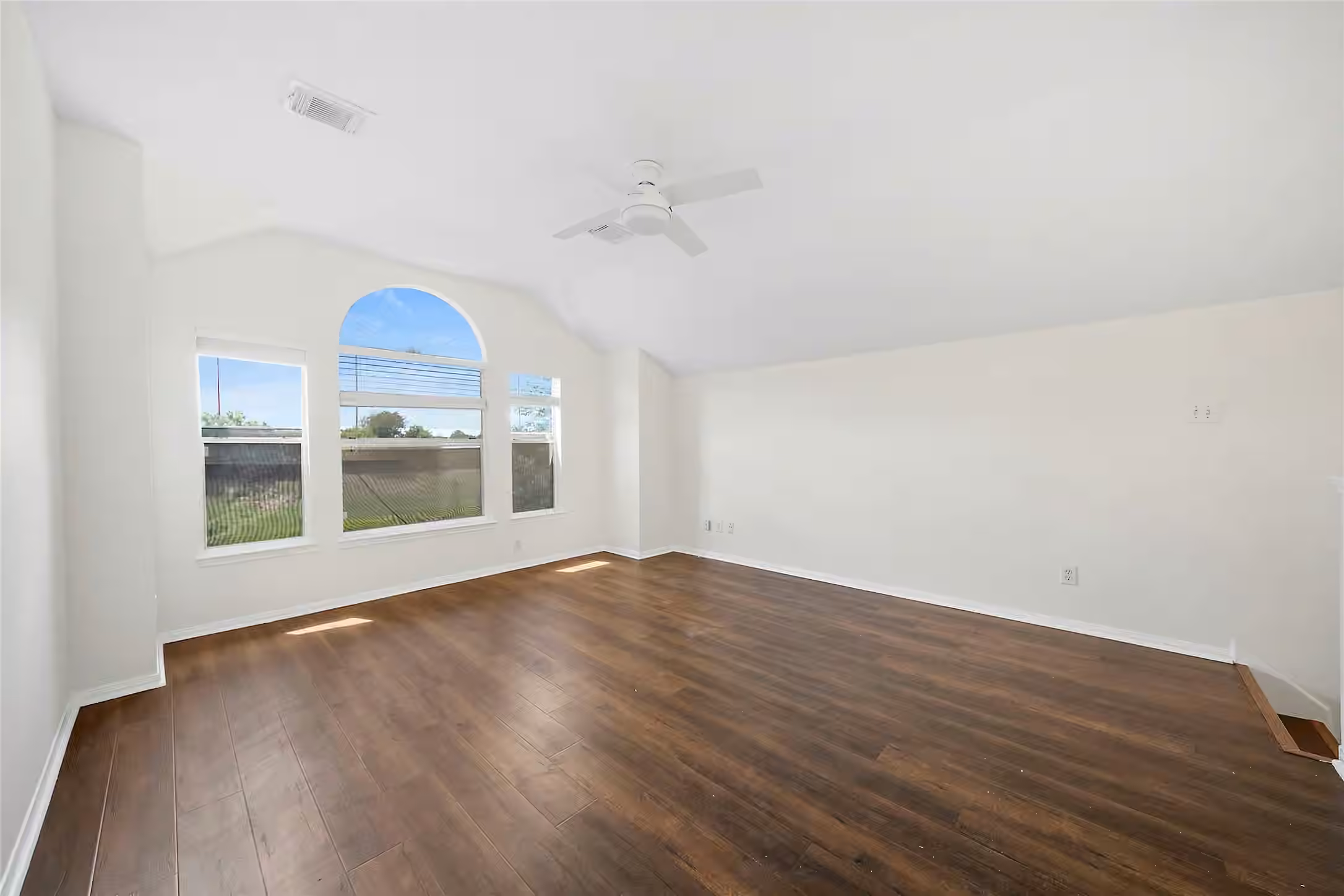Photo 7 of 3122 Glen Cullen Lane, Pearland, TX