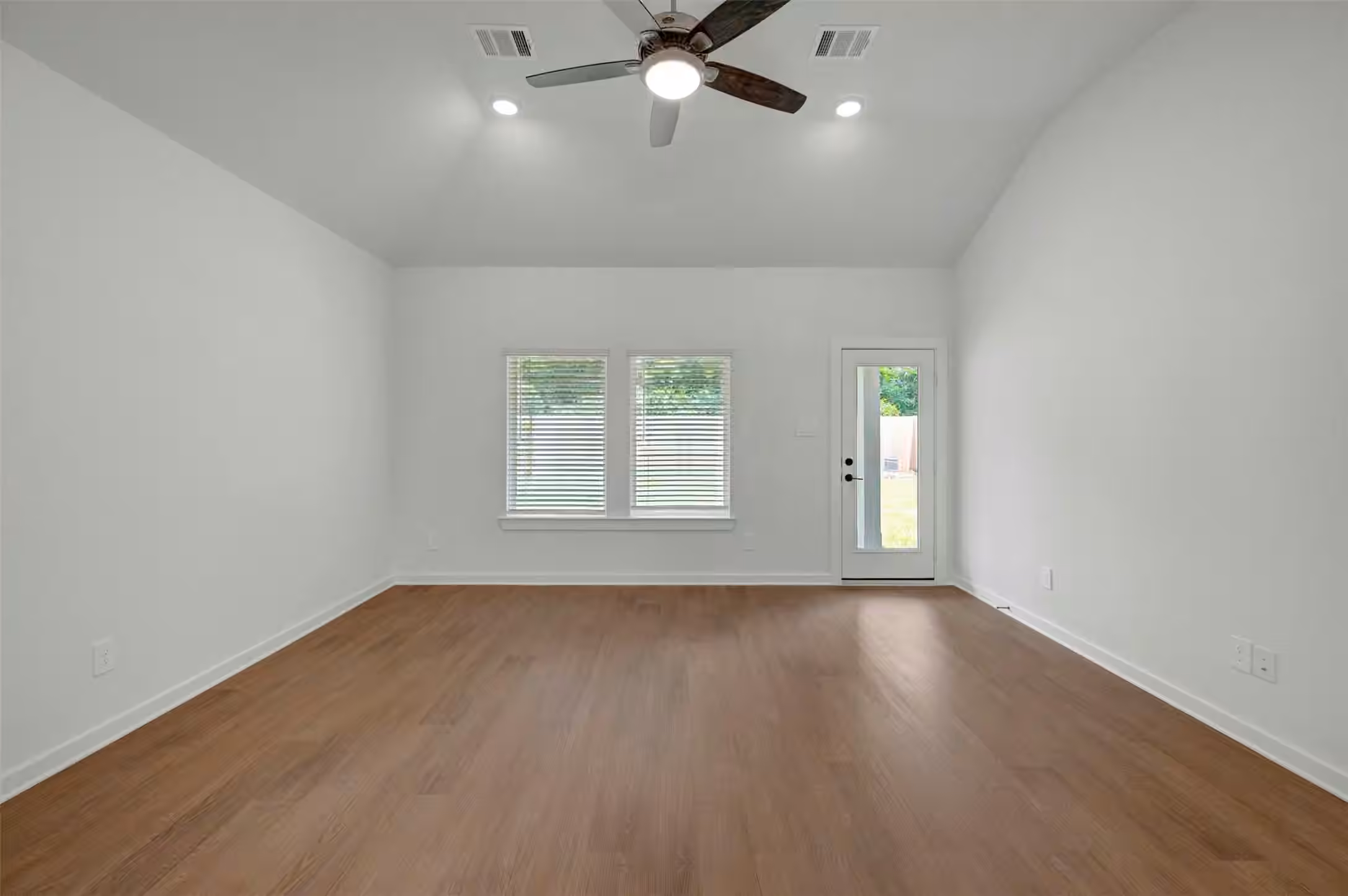 Photo 4 of 21302 Jacaranda Blossom Way, Tomball, TX