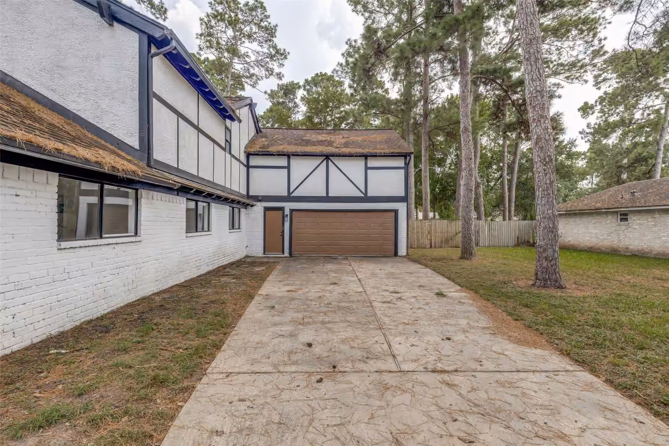 Photo 4 of 6611 Falling Waters Drive, Spring, TX