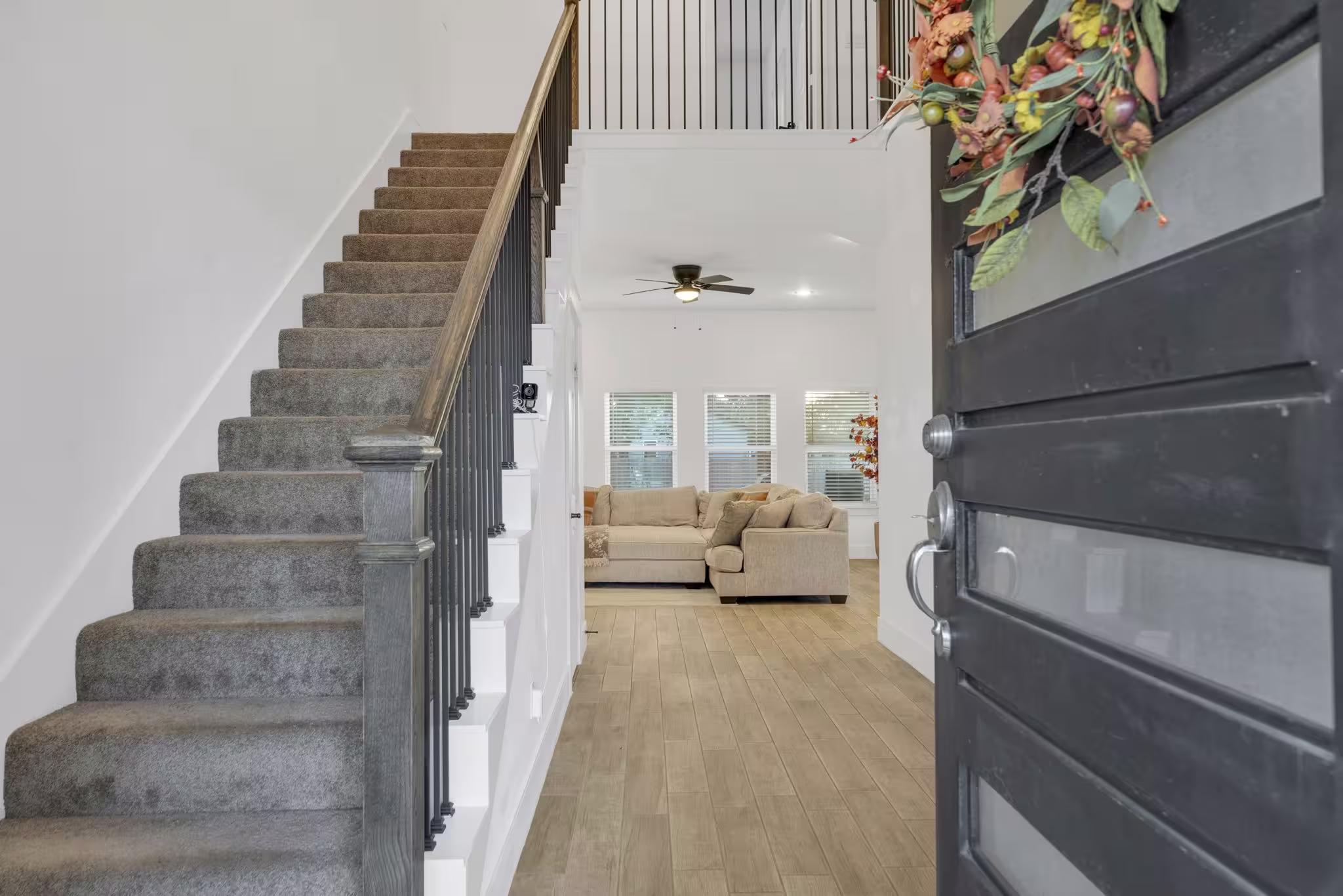 Photo 5 of 212 S Lobit Street, La Porte, TX