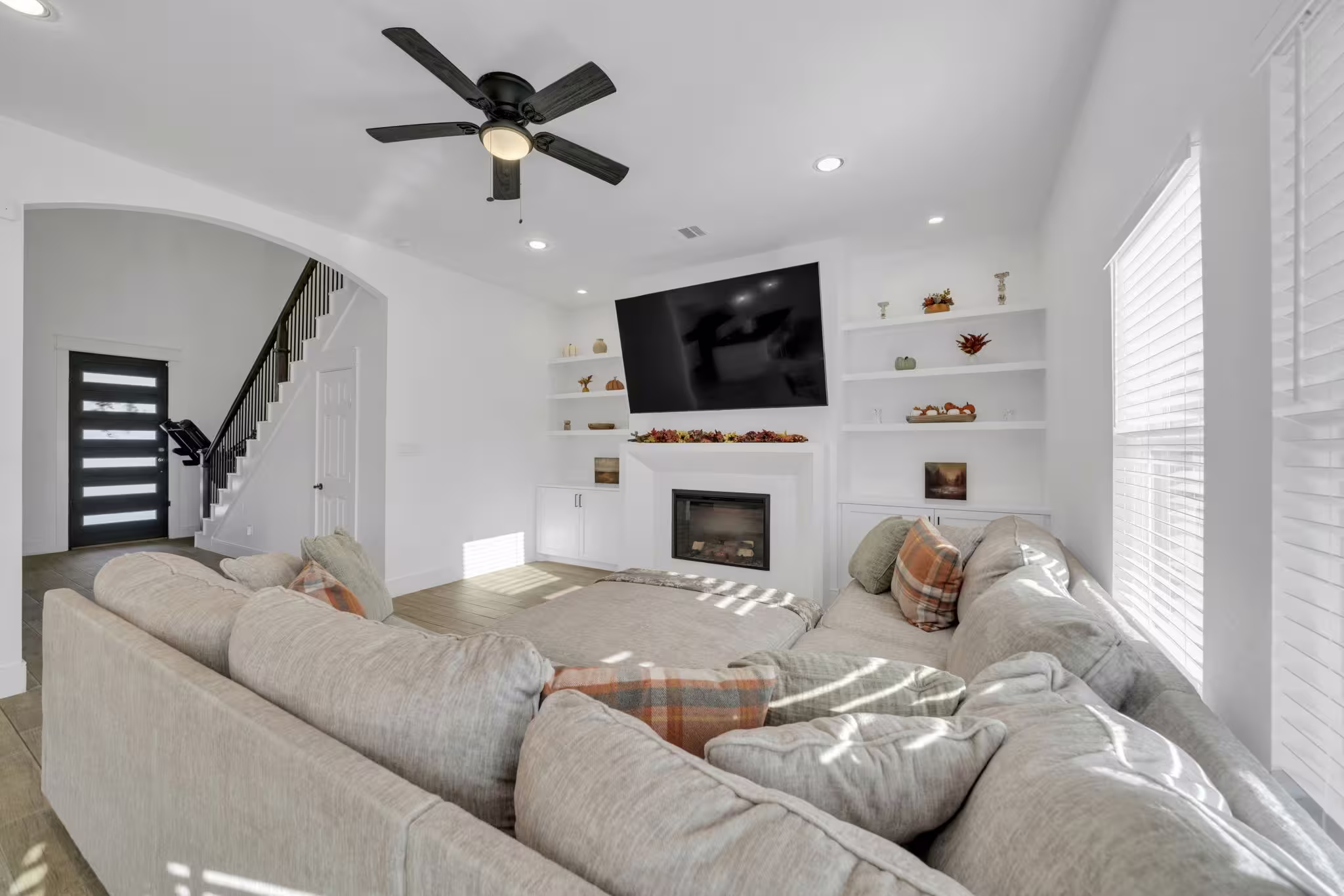 Photo 7 of 212 S Lobit Street, La Porte, TX