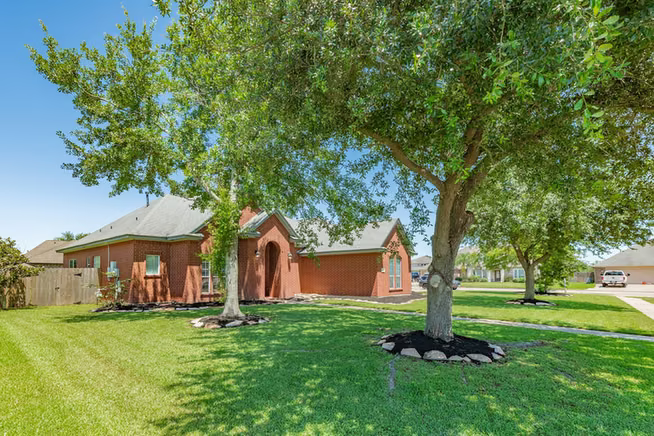 Photo 6 of 101 Mallard Dr, Clute, TX