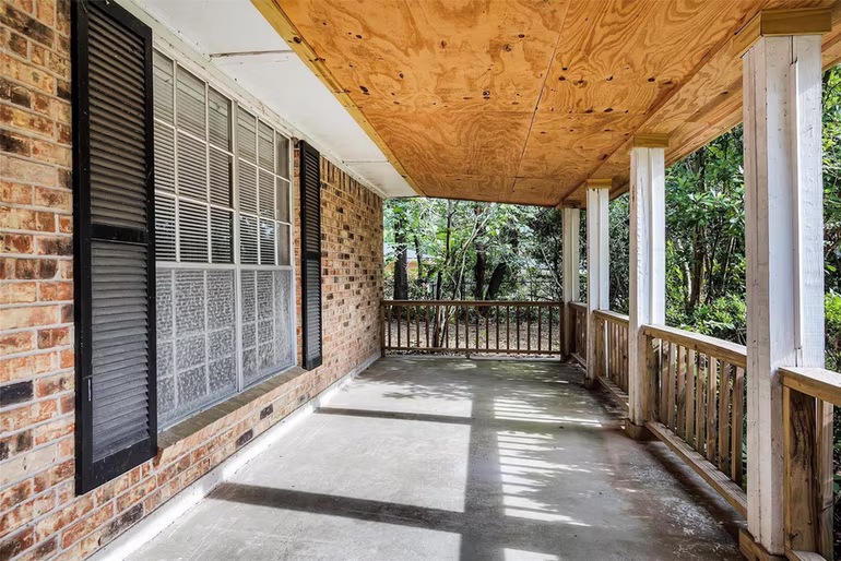 Photo 2 of 29526 W Hawthorne Drive, Spring, TX