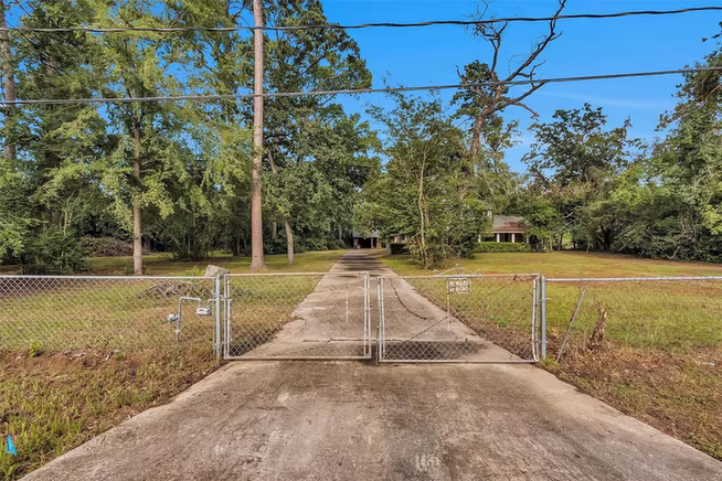 Photo 6 of 29526 W Hawthorne Drive, Spring, TX