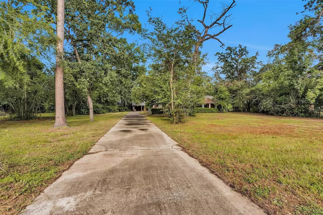 Photo 7 of 29526 W Hawthorne Drive, Spring, TX