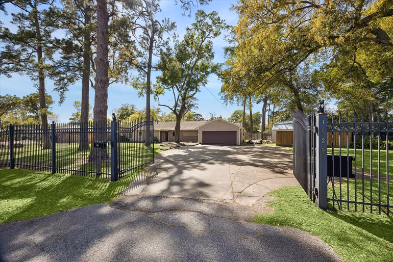 Photo 3 of 1829 Campbell Road, Houston, TX