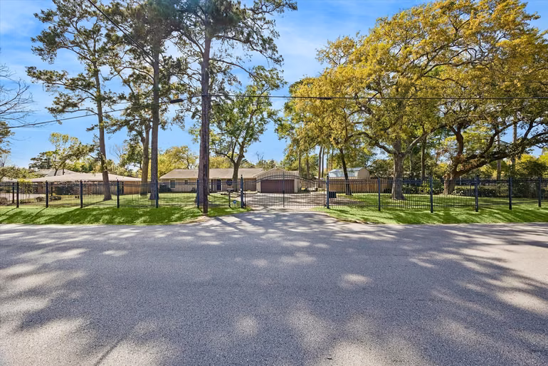 Photo 5 of 1829 Campbell Road, Houston, TX