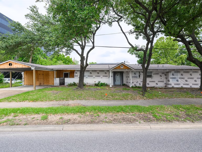 Photo of 4660 Spruce Street, Bellaire, TX