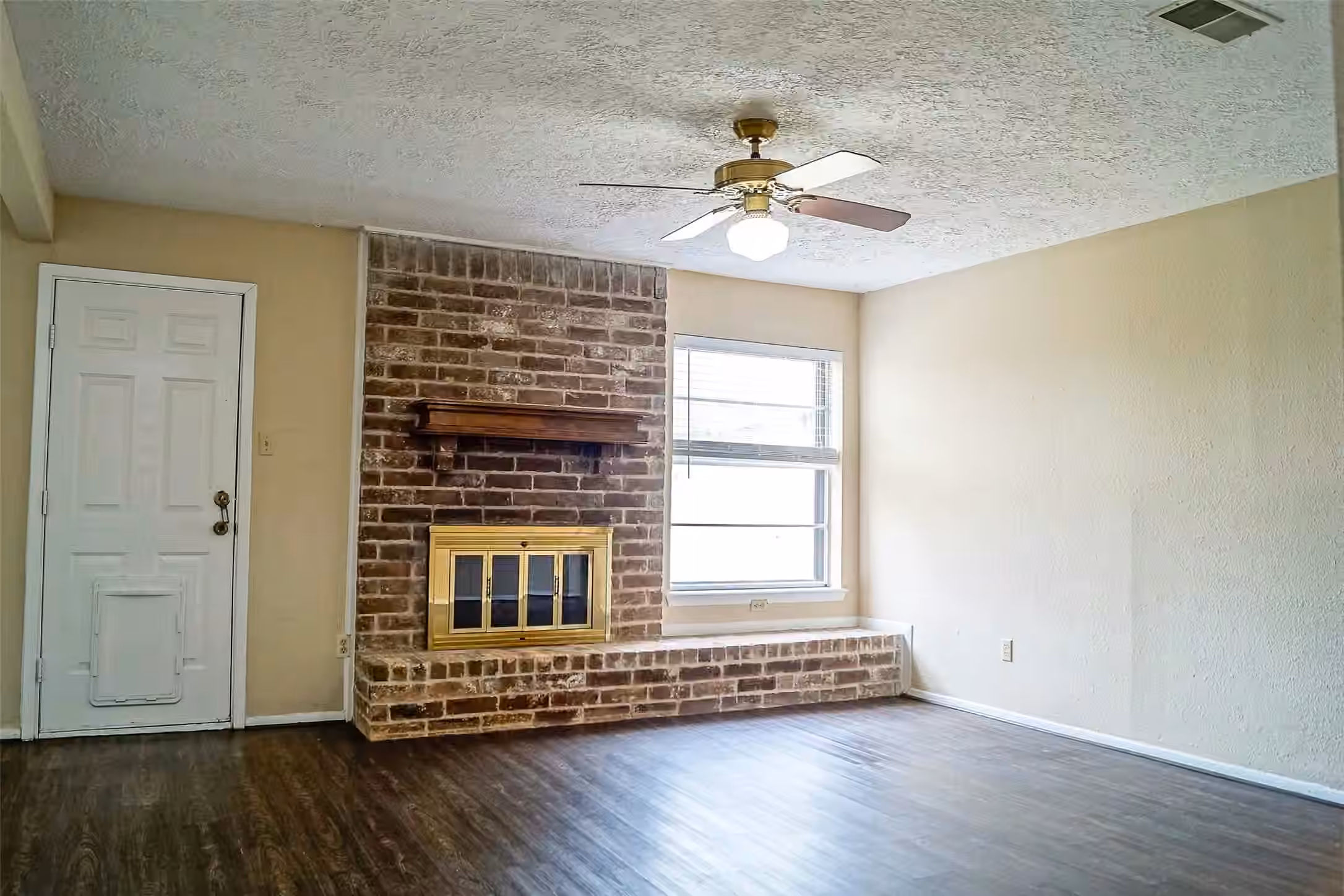 Photo 4 of 12645 Lake Conroe Hills Drive, Willis, TX
