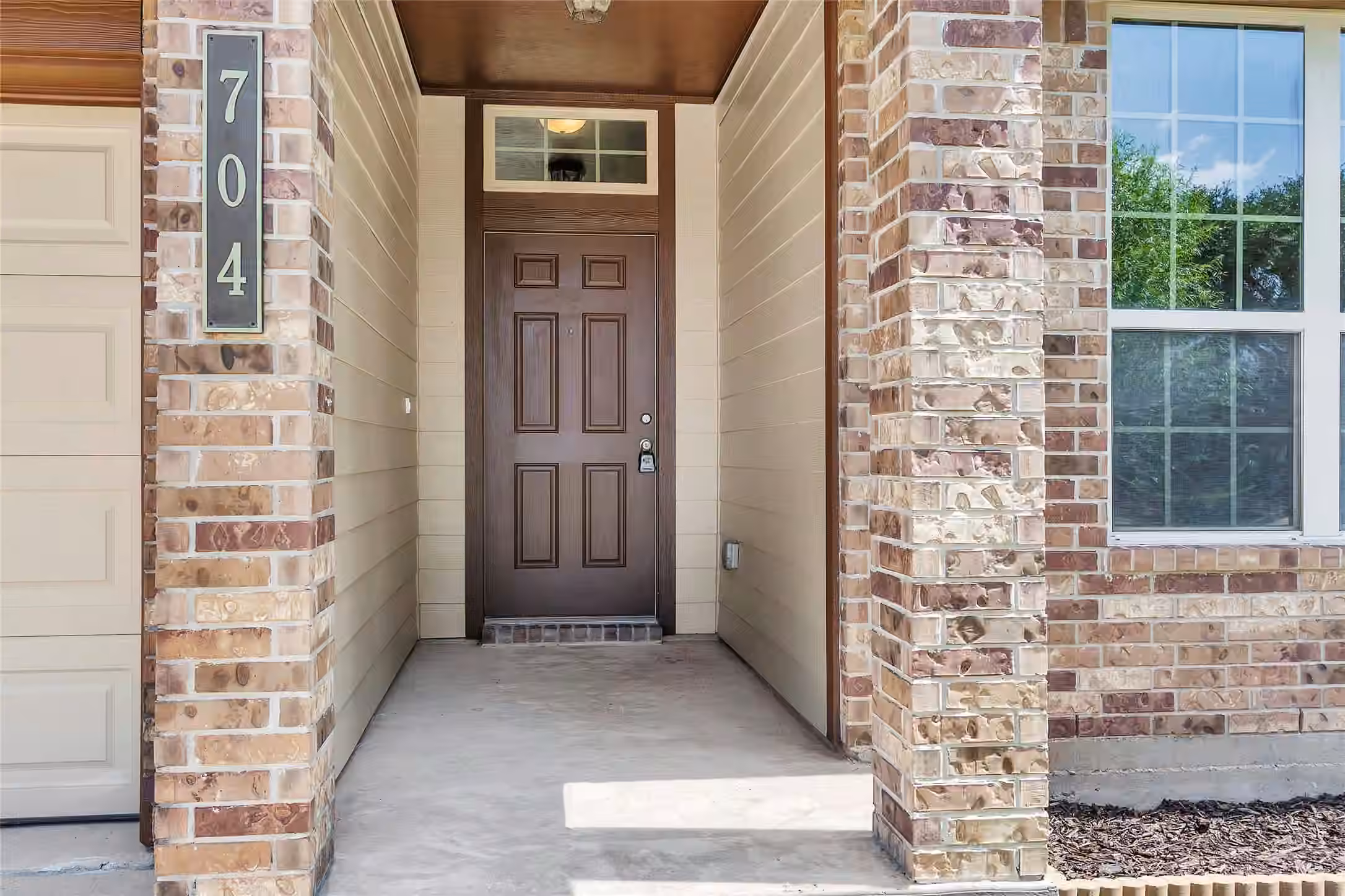 Photo 3 of 704 Mockingbird Street, Navasota, TX