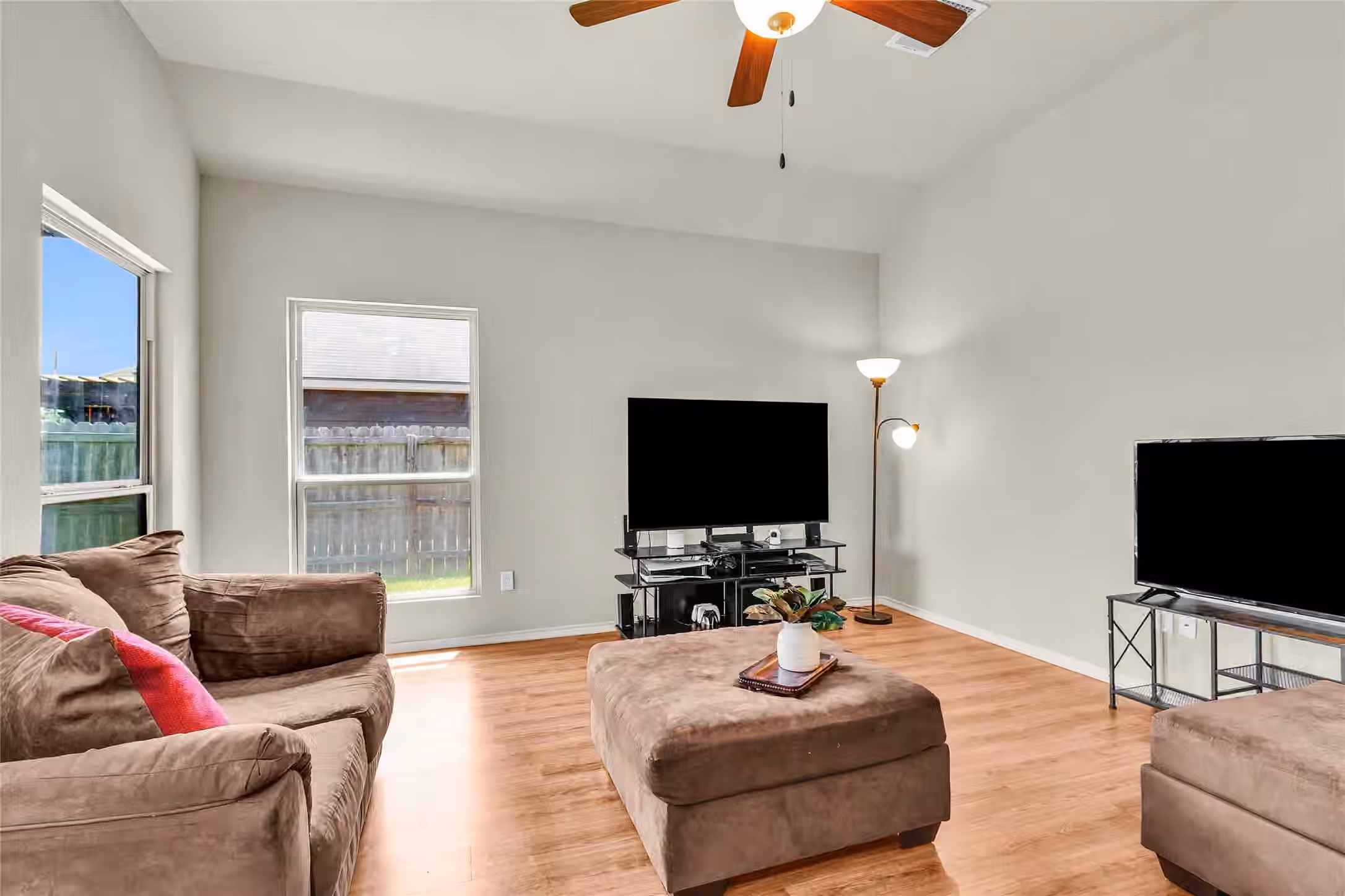 Photo 6 of 704 Mockingbird Street, Navasota, TX
