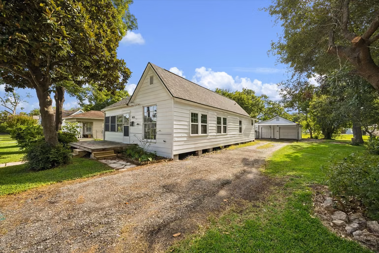 Photo 2 of 408 S 4th Street, La Porte, TX