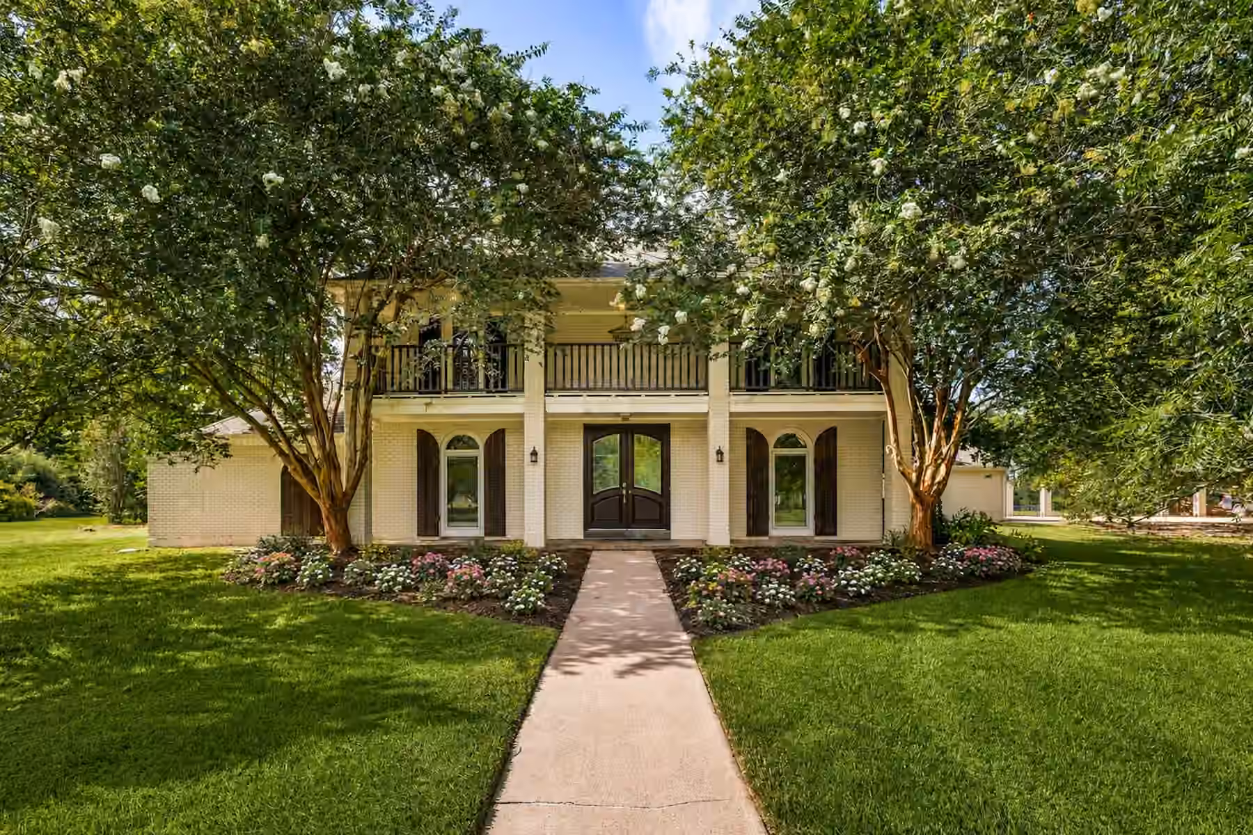 Photo 2 of 215 Caleta Circle, Richmond, TX
