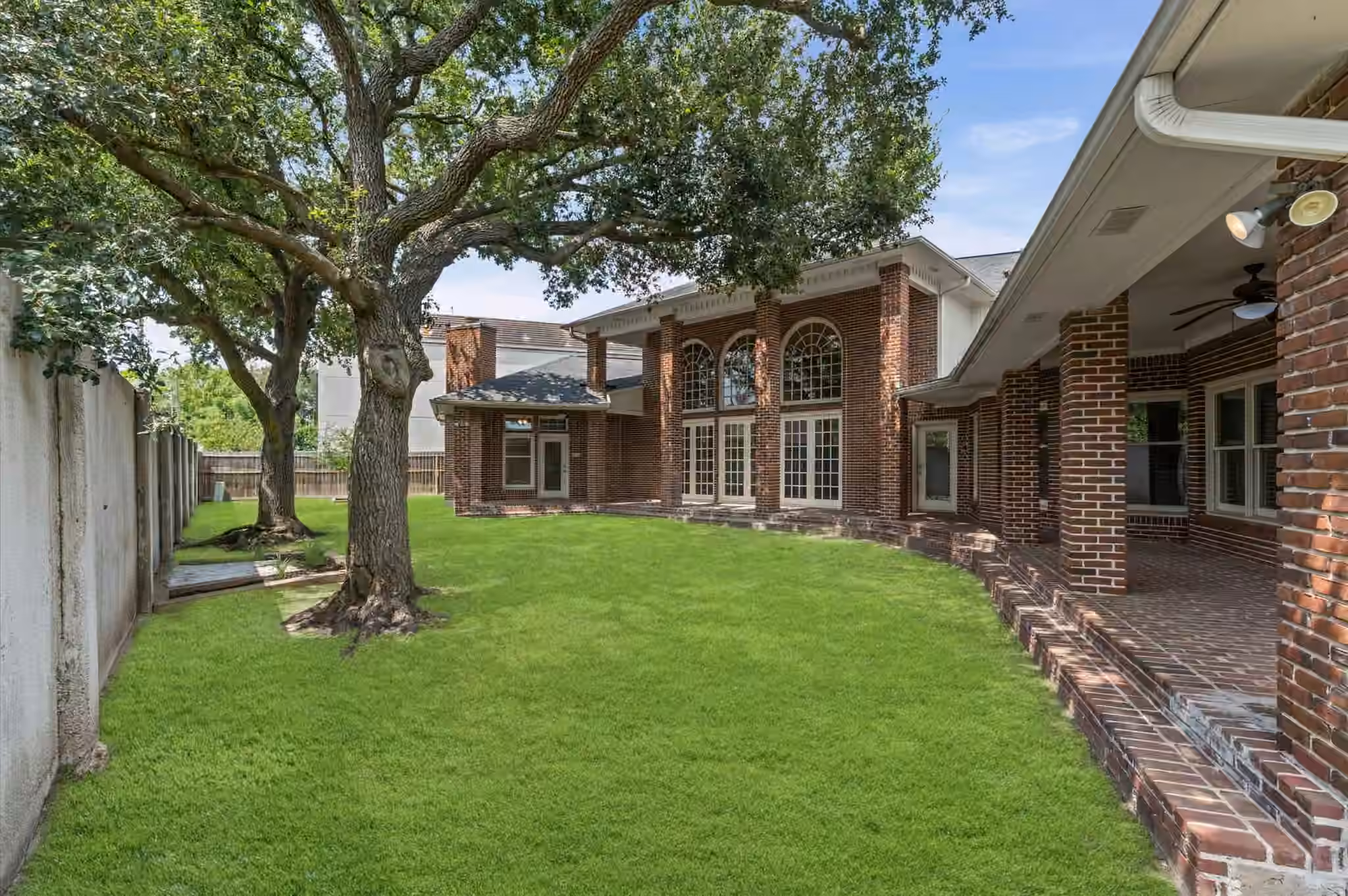 Photo 4 of 8122 Meadow Crest Street, Houston, TX