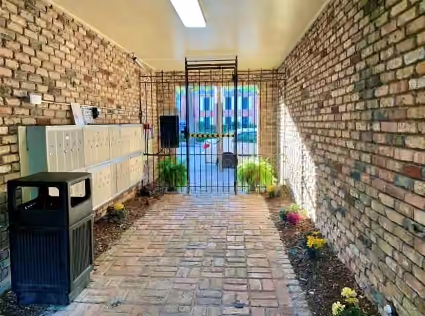Photo 2 of 2503 Mccue Road 4, Houston, TX
