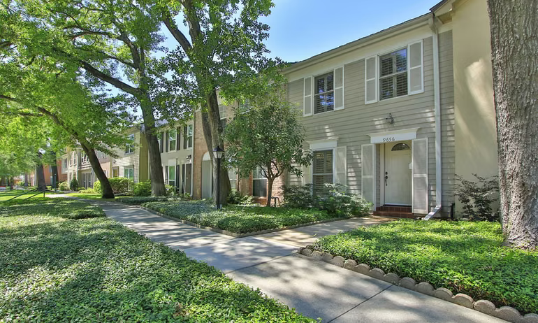 Photo 4 of 9656 Westview Drive 8, Houston, TX