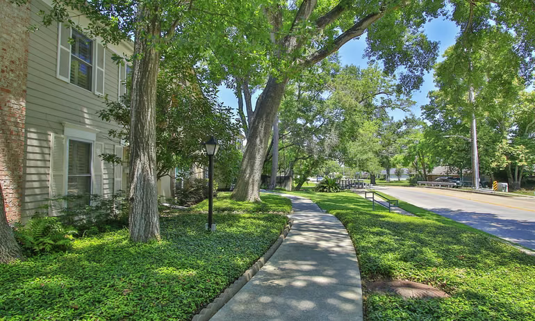 Photo 6 of 9656 Westview Drive 8, Houston, TX