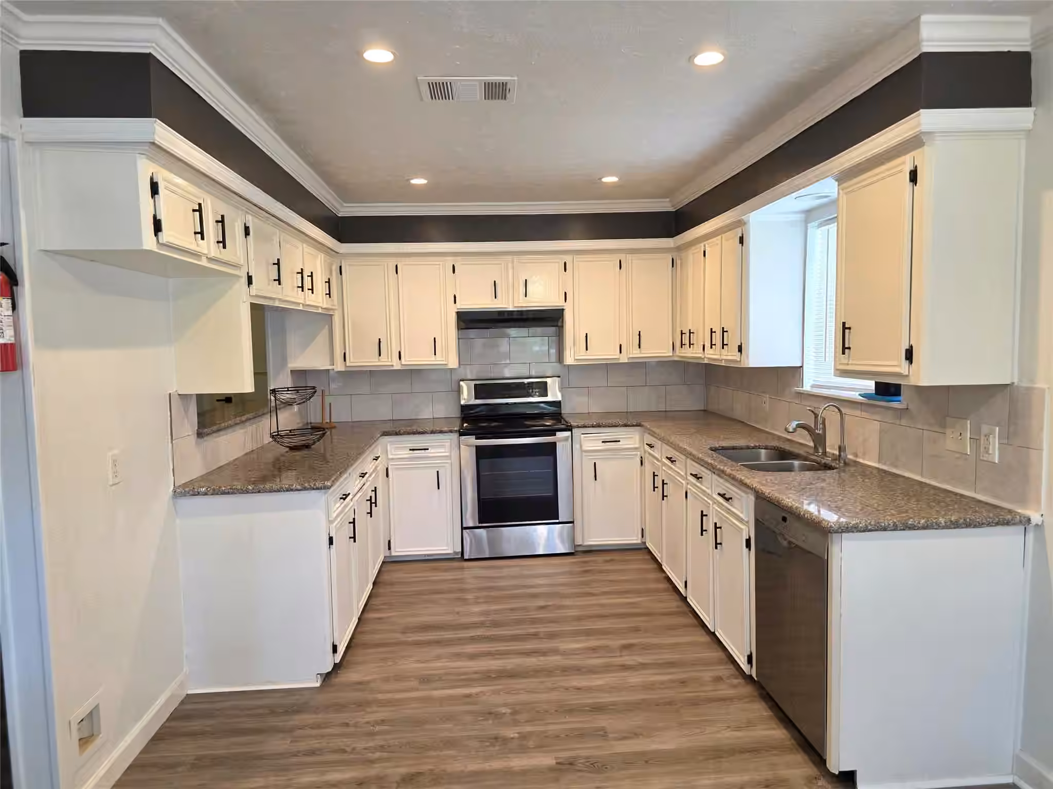 Photo 5 of 3748 Pin Oak Drive, Conroe, TX